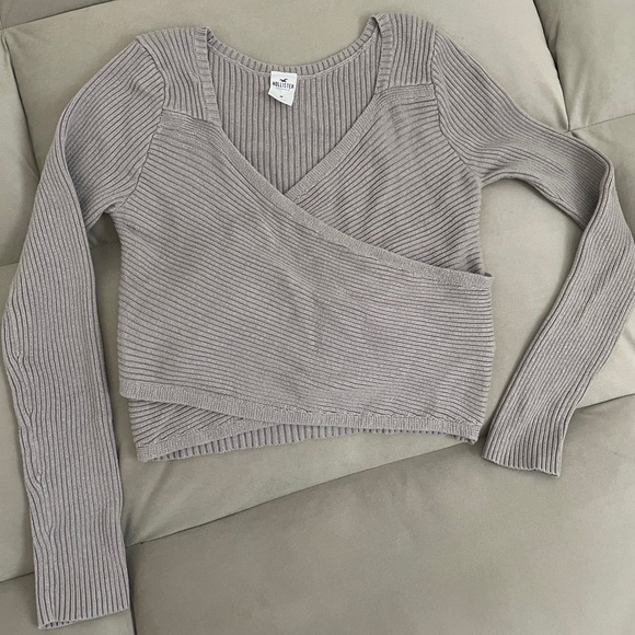 Hollister Wrapped Front Sweater - Picture 1 of 4